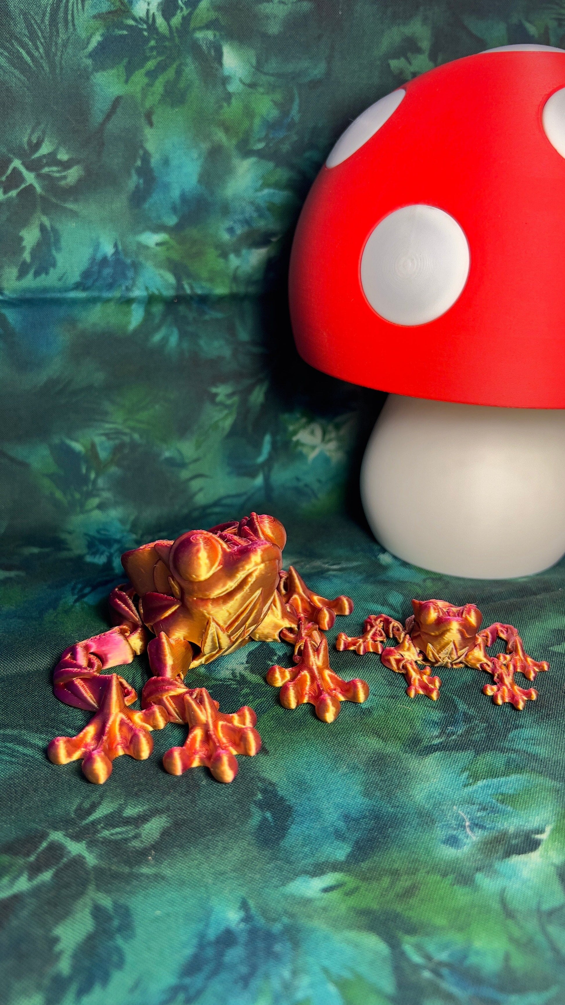 Rose Frog - 3D Printed Articulating Figurine Baby Magenta Gold - Color Shift