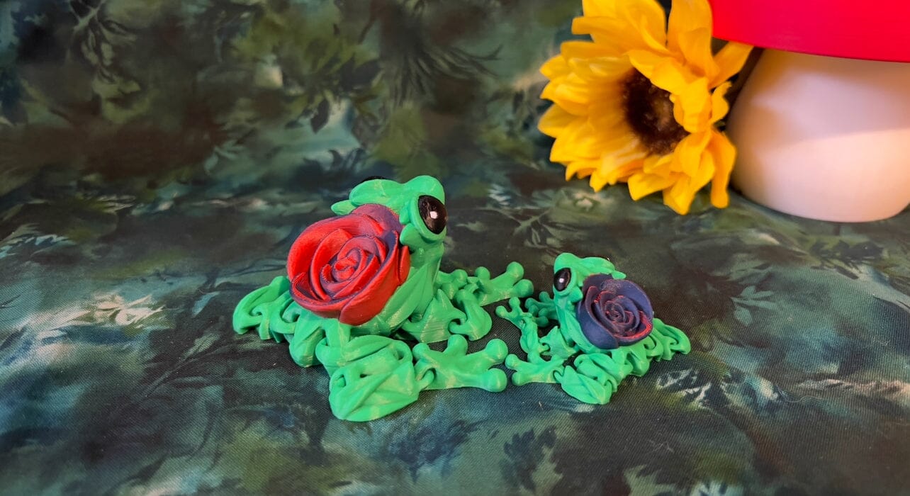 Rose Frog - 3D Printed Articulating Figurine Baby Green with Blue/Red Rose 